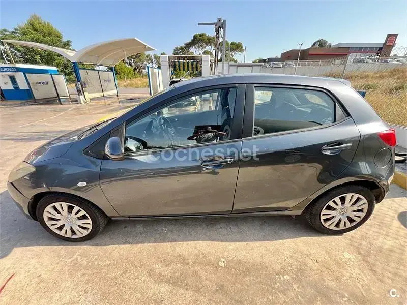 Usado Mazda 2 Active 68 CV (50 kW) 2008 Negro Utilitario