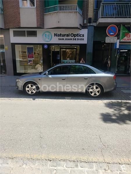 Usado Audi A4 130 CV (95 kW) 2005 Gris / plata Berlina