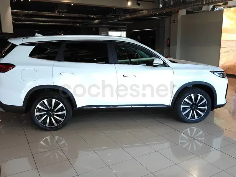 Nuevo Ebro s800 Luxury 279 CV (205 kW) 2026 Blanco SUV