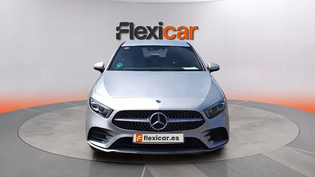 Usado Mercedes A180 136 CV (100 kW) 2019 Gris Berlina