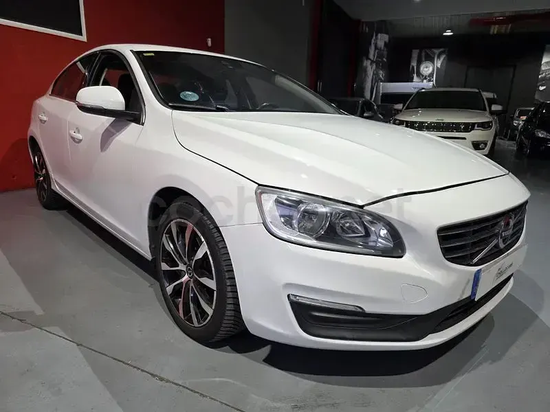 Usado Volvo S60 Momentum 120 CV (88 kW) 2018 Blanco Berlina