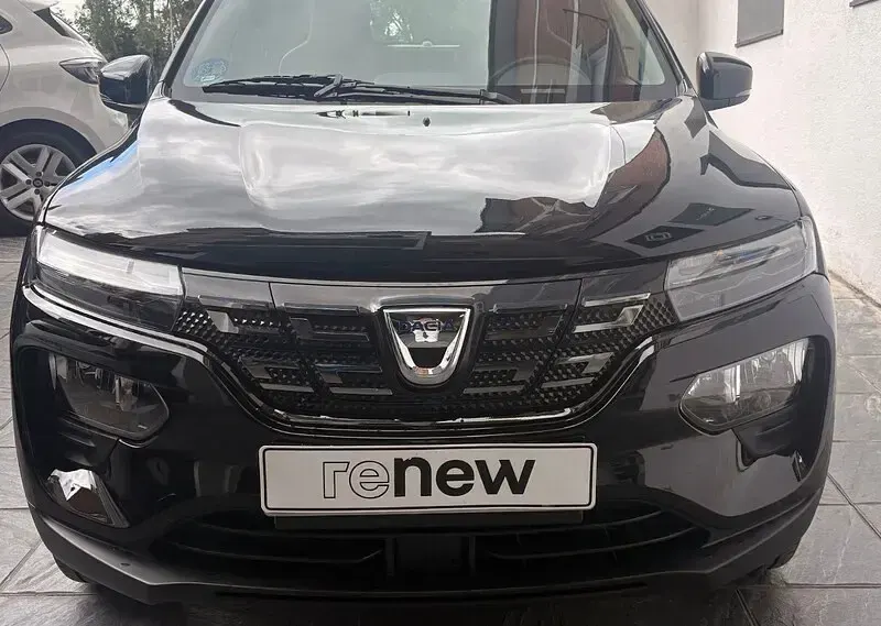 Usado Dacia Spring Comfort Plus 33 kW (45 CV) 2023 Negro Utilitario