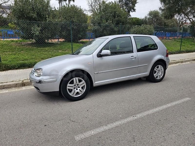 Usado VW Golf IV Highline 105 CV (77 kW) 2001 Gris / plata Berlina