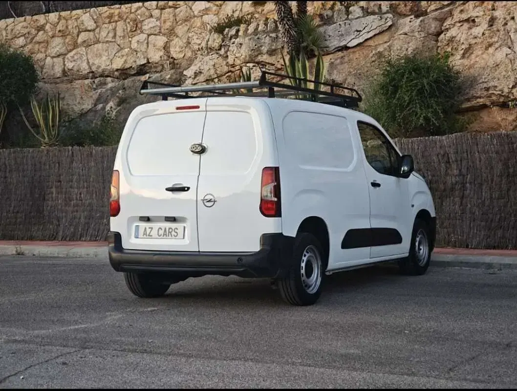 Usado Opel Combo S 99 CV (72 kW) 2022 Blanco Monovolumen