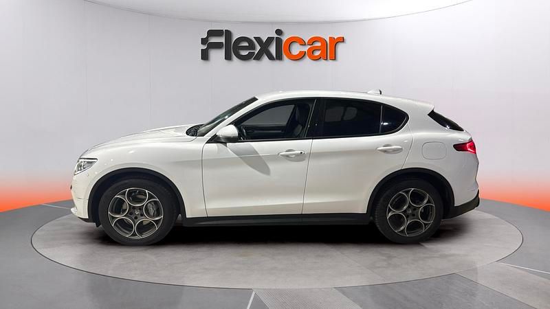 Usado Alfa Romeo Stelvio Sprint 160 CV (117 kW) 2022 Blanco SUV