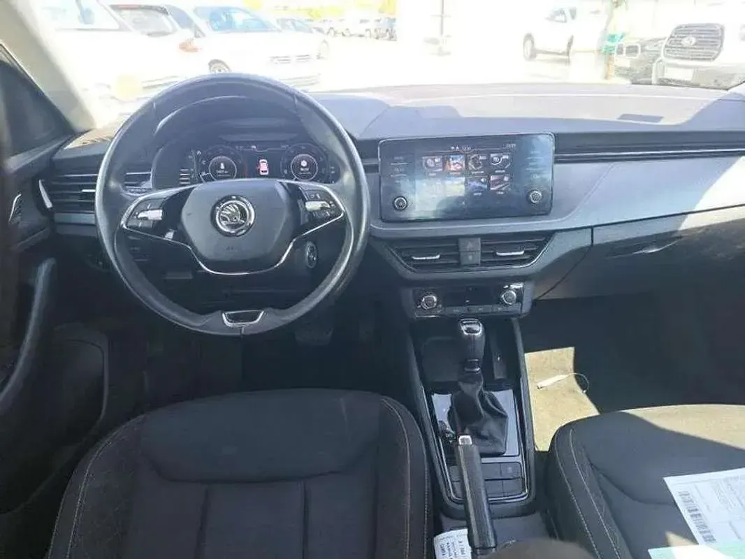 Usado Skoda Kamiq Ambition 110 CV (80 kW) 2021 Blanco SUV