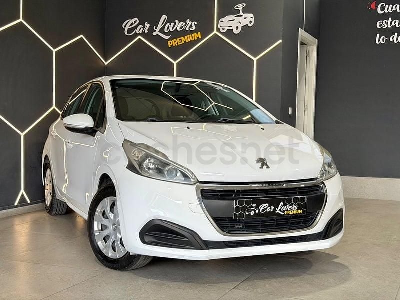 Usado Peugeot 208 Style 82 CV (60 kW) 2015 Blanco Utilitario