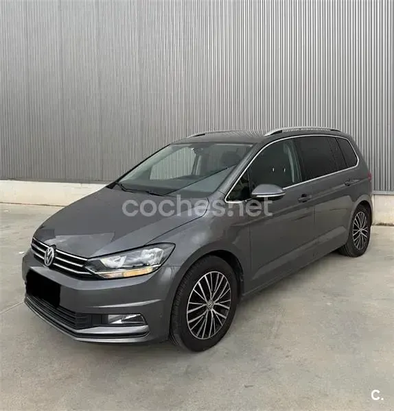 Usado VW Touran Advance 150 CV (110 kW) 2017 Gris / plata Monovolumen