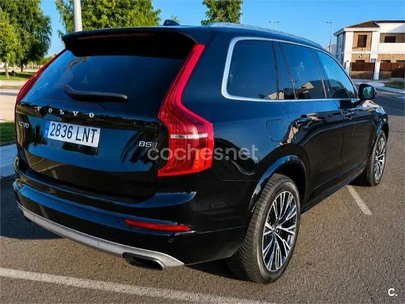 Usado Volvo XC90 Momentum 235 CV (172 kW) 2021 Negro SUV