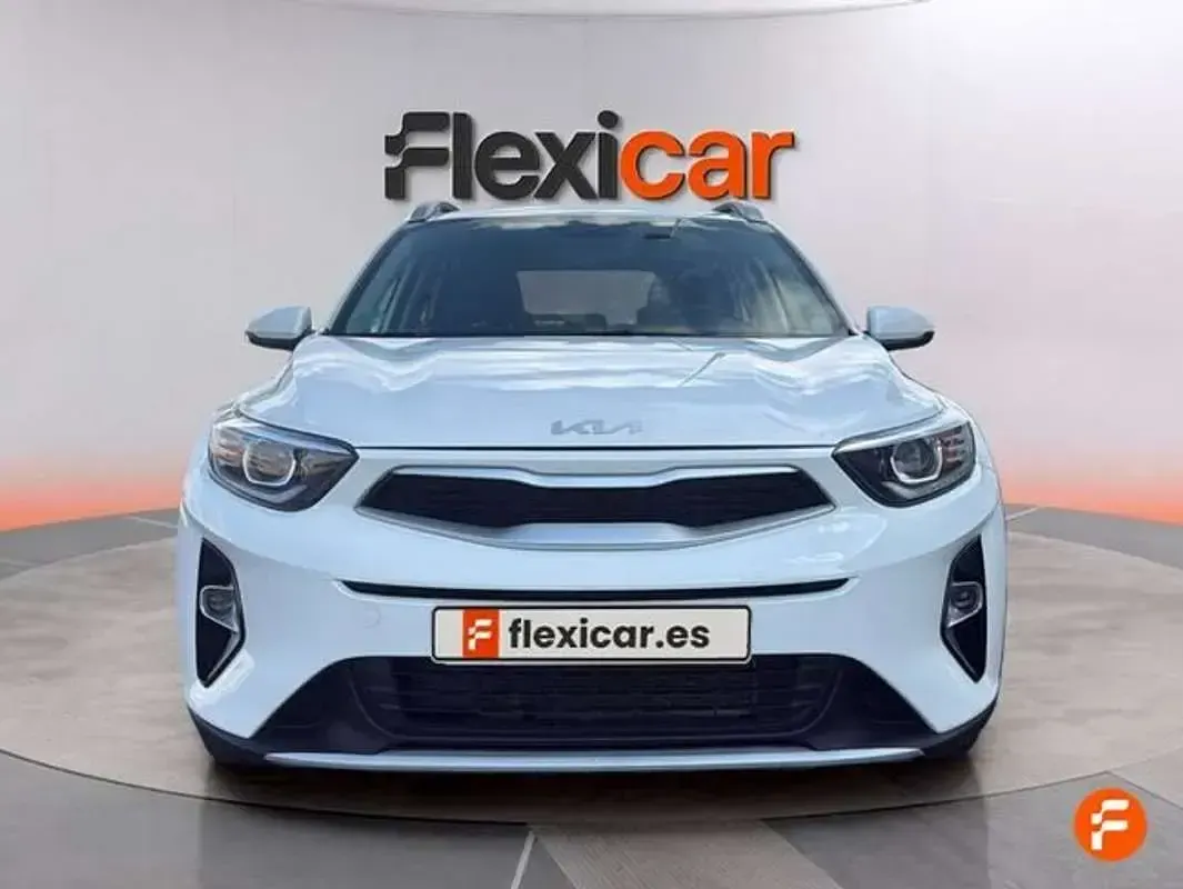 Usado Kia Stonic 84 CV (61 kW) 2023 Blanco SUV