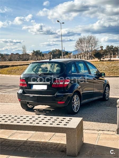 Usado Mercedes B180 109 CV (80 kW) 2011 Negro Monovolumen