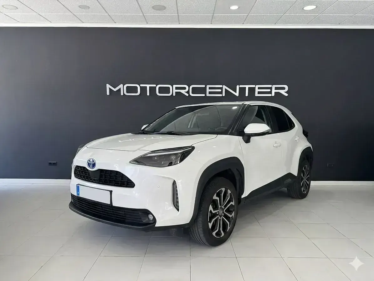 Usado Toyota Yaris Connect Style 116 CV (85 kW) 2022 Blanco Utilitario
