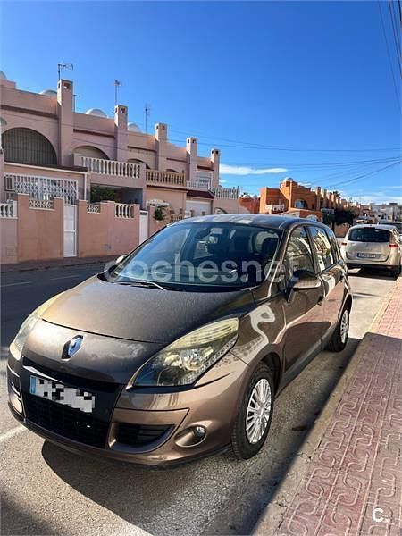 Marrón Usado 2010 Renault Scénic III Monovolumen | 3900 € (Super precio) - Imagen 1/2