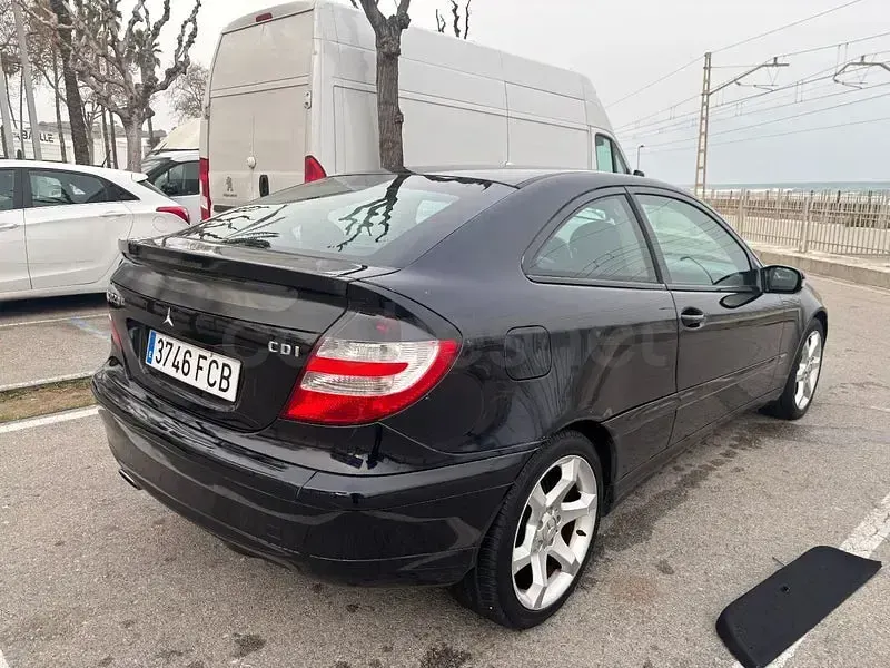 Usado Mercedes C200 122 CV (89 kW) 2006 Negro Berlina