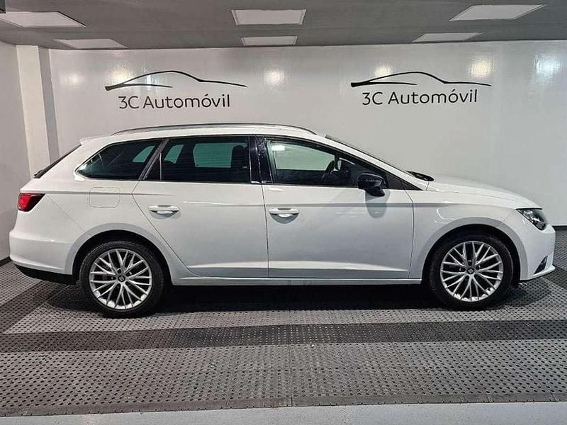 Usado Seat Leon ST Style 150 CV (110 kW) 2015 Blanco Familiar