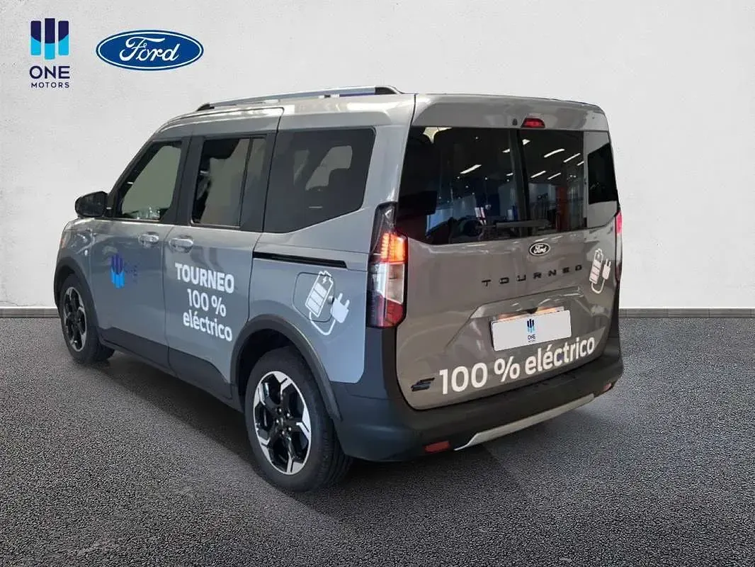 Nuevo Ford Tourneo Courier Active 100 kW (136 CV) 2025 Plateado Monovolumen