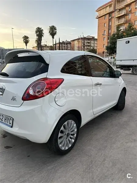 Usado Ford Ka 69 CV (50 kW) 2014 Blanco Berlina