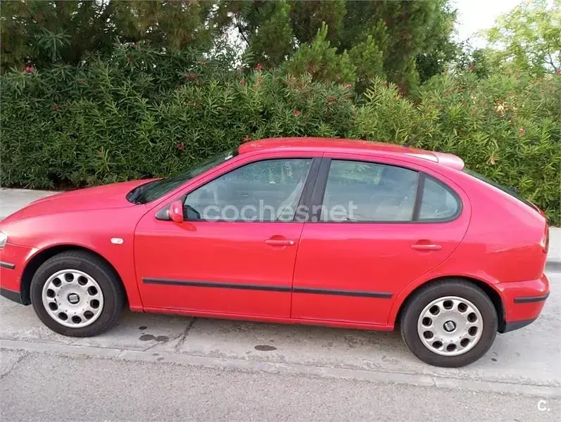 Usado Seat Leon Stella 90 CV (66 kW) 2002 Rojo Utilitario