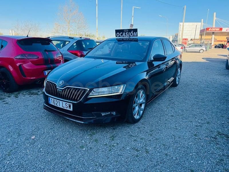 Usado Skoda Superb Ambition 120 CV (88 kW) 2015 Negro Berlina
