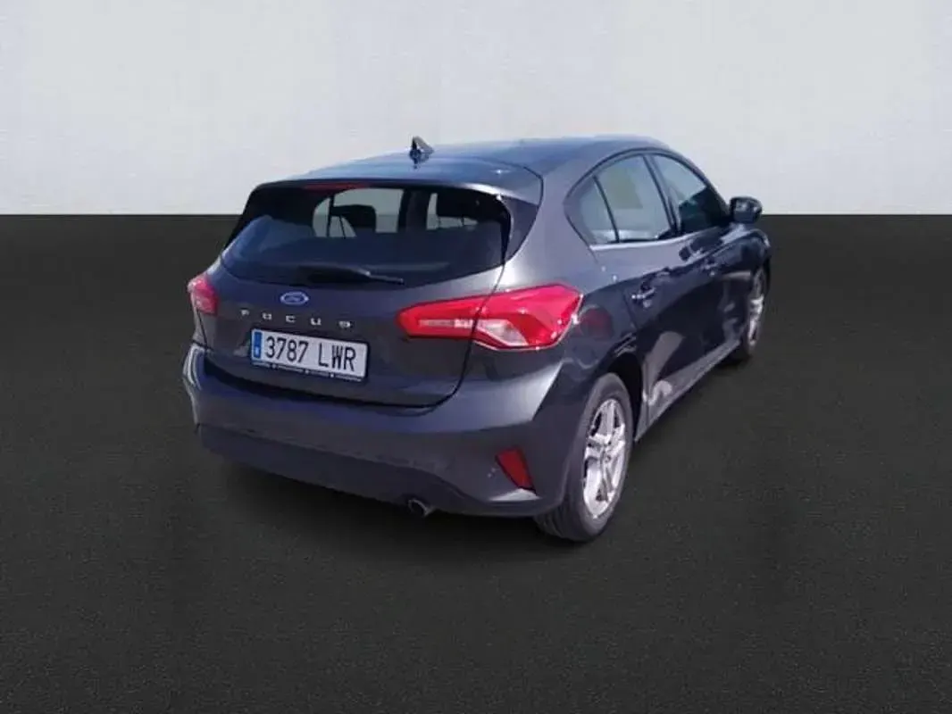 Usado Ford Focus Trend+ 120 CV (88 kW) 2022 Gris Berlina