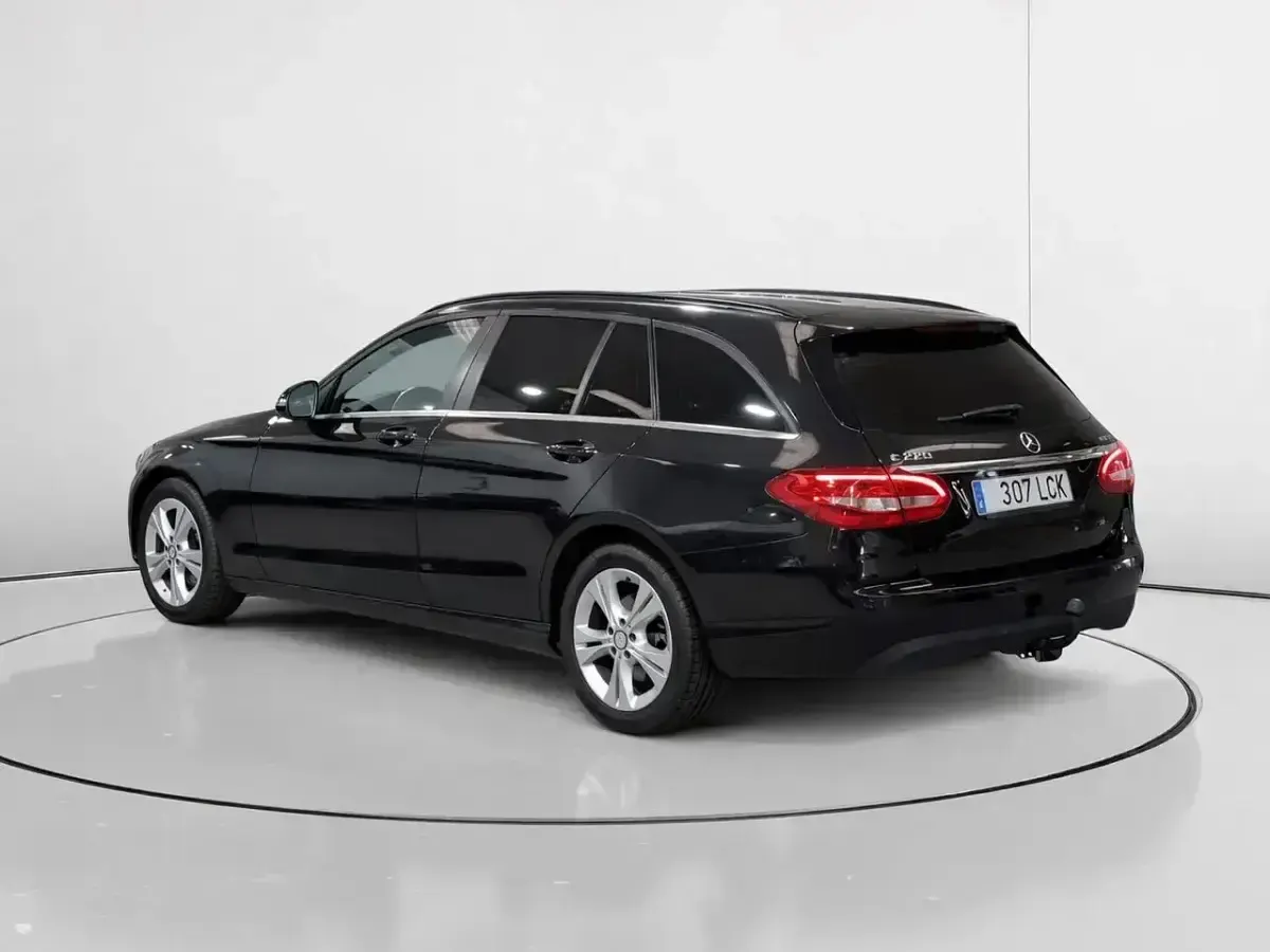 Usado Mercedes C220 170 CV (125 kW) 2015 Negro Berlina