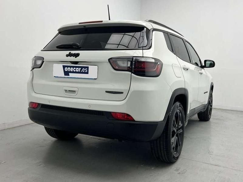 Usado Jeep Compass Night Eagle 131 CV (96 kW) 2022 Blanco SUV