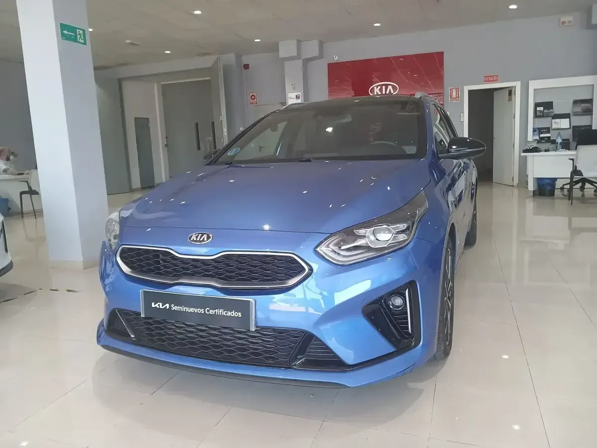 Usado Kia Ceed GT GT-Line 160 CV (117 kW) 2021 Azul Familiar