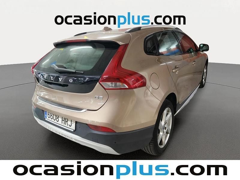 Usado Volvo V40 Momentum 115 CV (84 kW) 2013 Marrón Utilitario