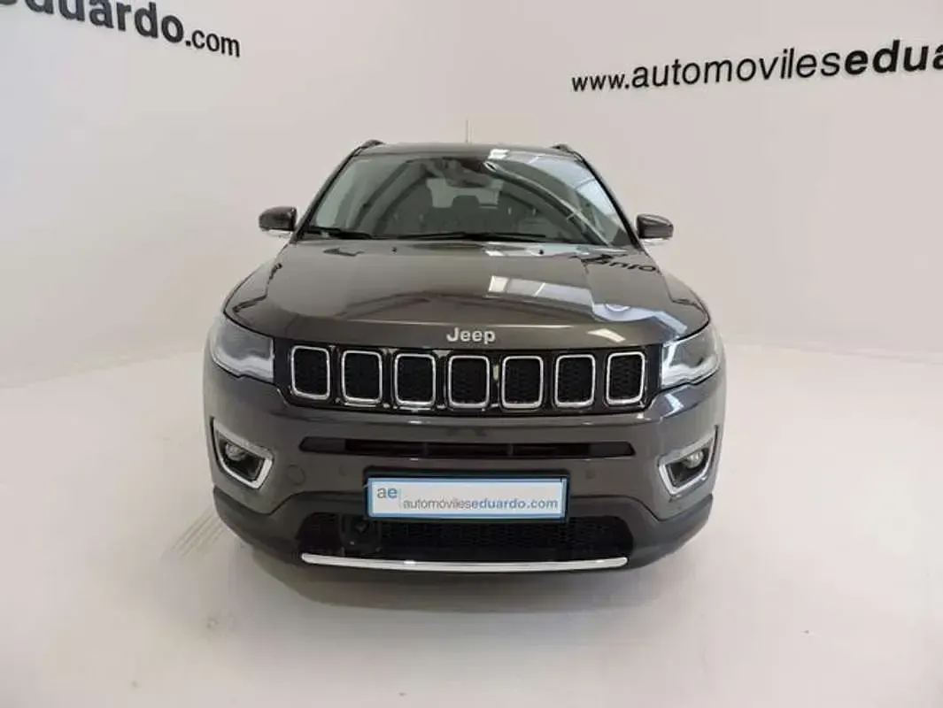 Usado Jeep Compass Limited 120 CV (88 kW) 2018 Gris SUV