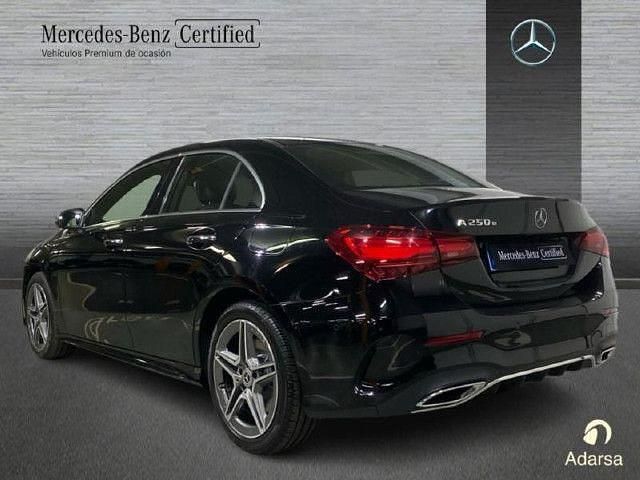Usado Mercedes A250 AMG line 218 CV (160 kW) 2024 Negro noche Berlina