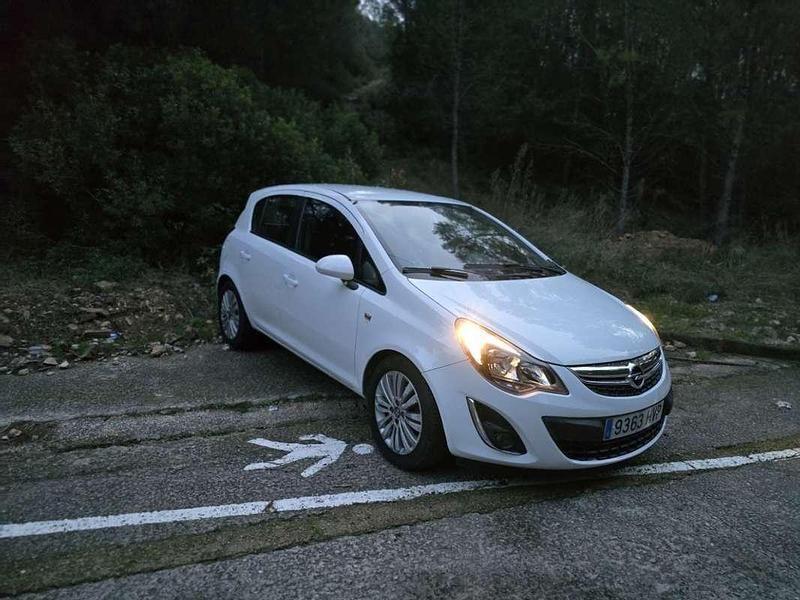 Usado Opel Corsa Expression 86 CV (63 kW) 2014 Blanco Utilitario