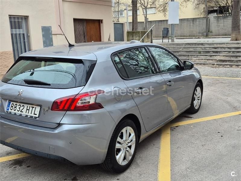 Usado Peugeot 308 Access 125 CV (91 kW) 2013 Gris / plata Berlina