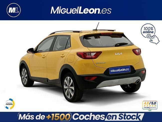 Usado Kia Stonic 100 CV (73 kW) 2022 Amarillo SUV