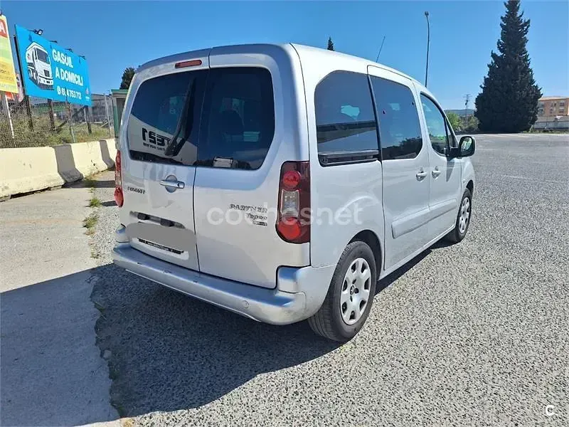 Usado Peugeot Partner Tepee Active 100 CV (73 kW) 2016 Gris / plata Monovolumen