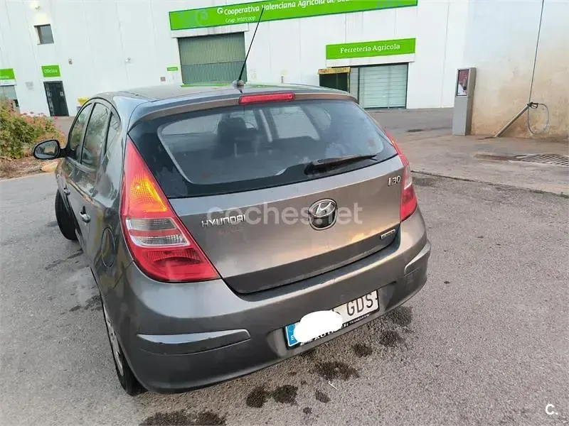 Usado Hyundai i30 Comfort 90 CV (66 kW) 2008 Azul Berlina