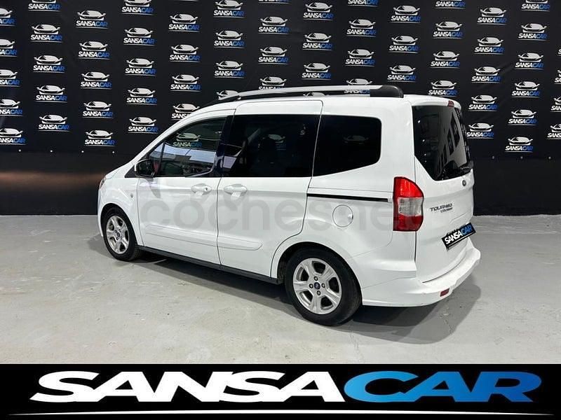 Usado Ford Tourneo Courier Trend 100 CV (73 kW) 2015 Blanco Monovolumen