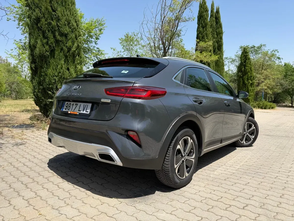 Usado Kia XCeed 141 CV (103 kW) 2022 Gris SUV