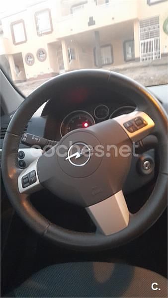 Usado Opel Astra Cosmo 110 CV (80 kW) 2009 Beige Berlina