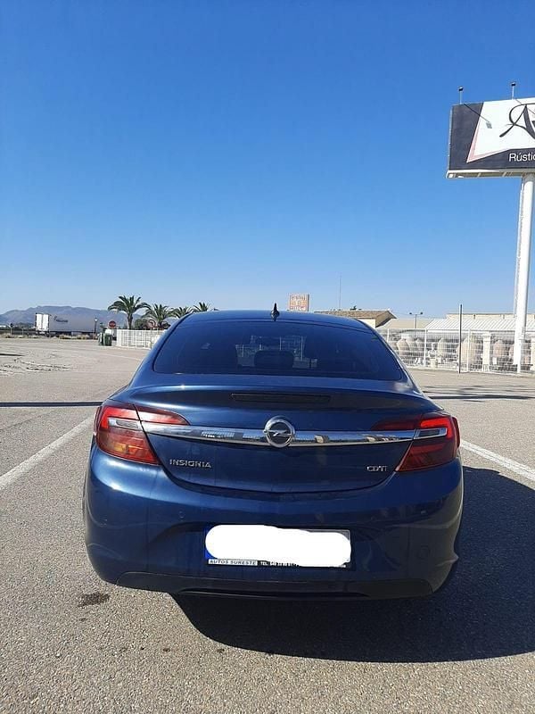 Usado Opel Insignia Selective 136 CV (100 kW) 2016 Azul Berlina
