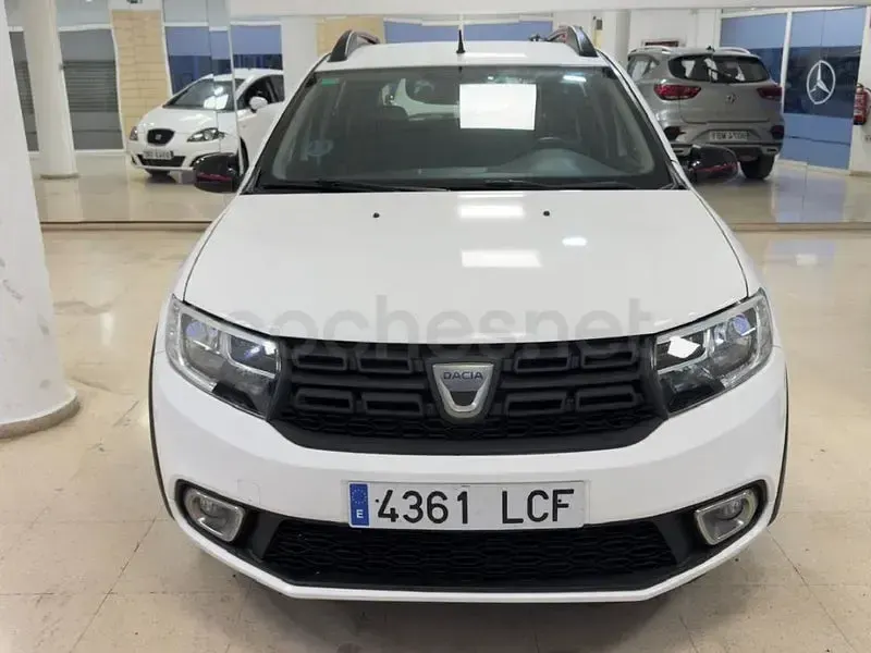 Usado Dacia Sandero Stepway 95 HP (69 kW) 2019 Branco Sedan