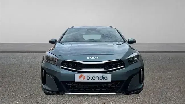 Usado Kia XCeed 136 CV (100 kW) 2024 Gris SUV