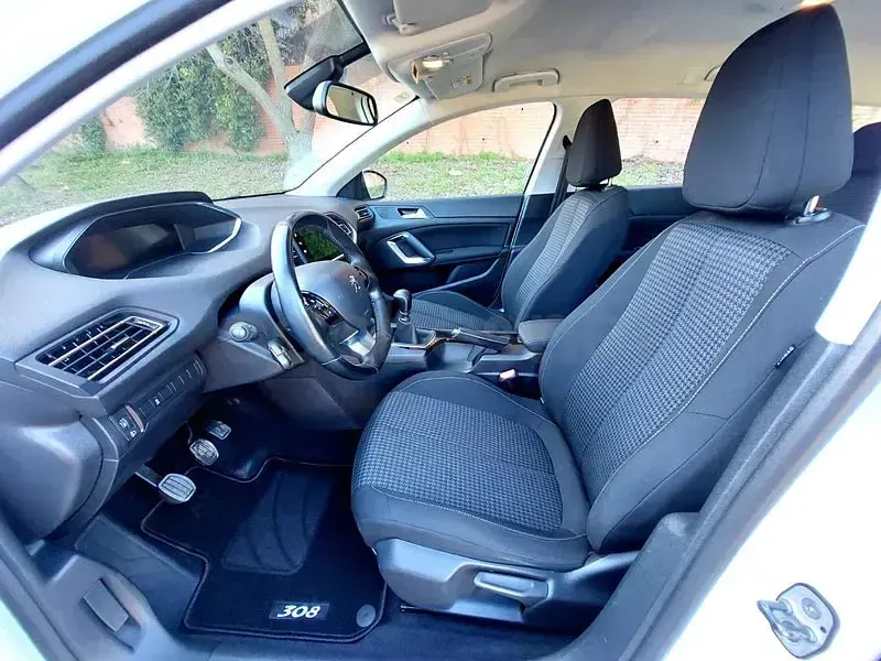 Usado Peugeot 308 SW Style 130 CV (95 kW) 2021 Blanco Familiar