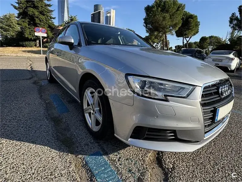 Usado Audi A3 Premium 150 CV (110 kW) 2017 Gris / plata Berlina