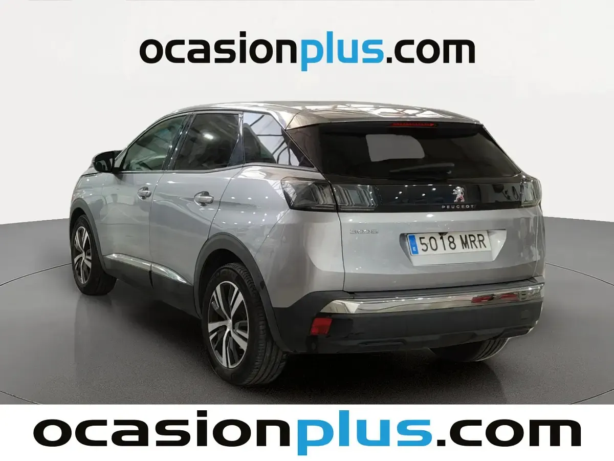 Usado Peugeot 3008 Allure 136 CV (100 kW) 2024 Gris SUV