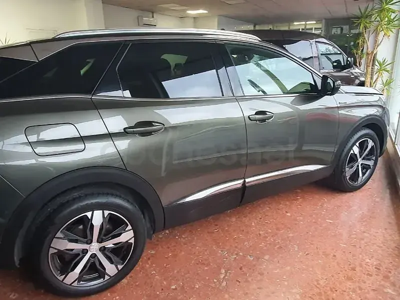 Usado Peugeot 3008 GT-line 130 CV (95 kW) 2019 Verde SUV