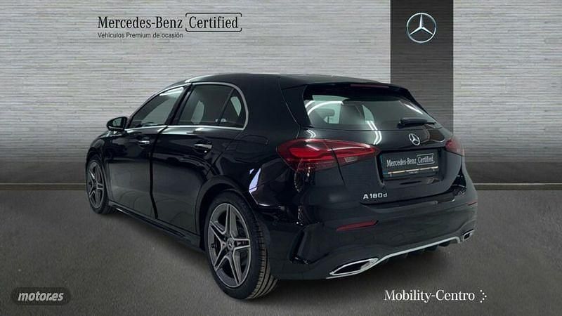 Usado Mercedes A180 AMG line 116 CV (85 kW) 2024 Negro noche Utilitario