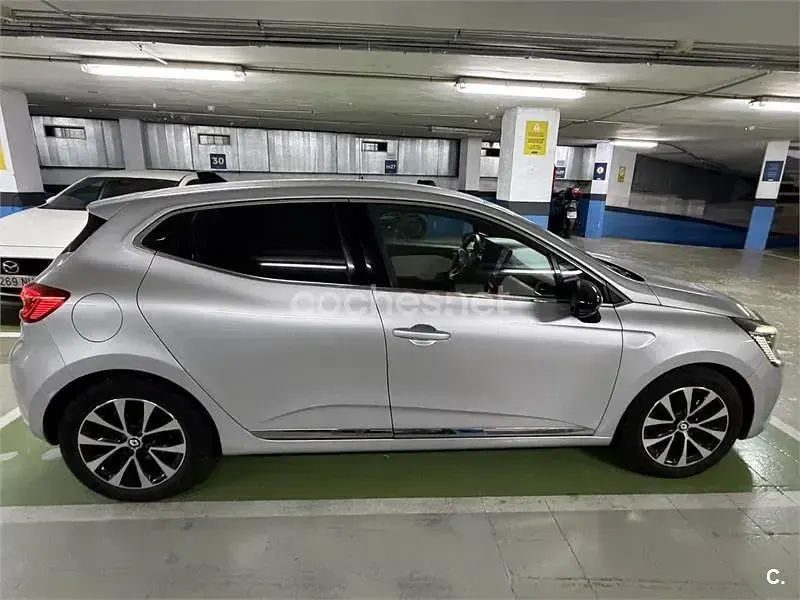 Usado Renault Clio V Techno 90 CV (66 kW) 2023 Gris / plata Berlina
