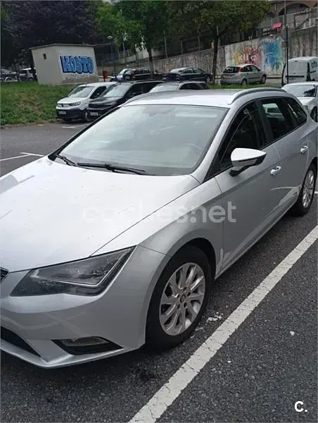 Usado Seat Leon ST Reference 105 CV (77 kW) 2016 Gris / plata Familiar
