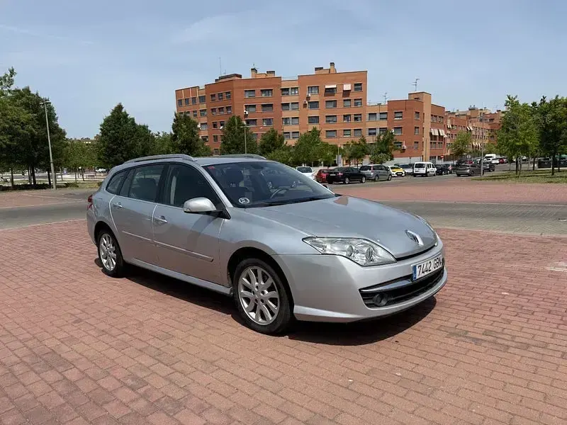 Usado Renault Laguna III Authentique 131 CV (96 kW) 2009 Gris / plata Familiar
