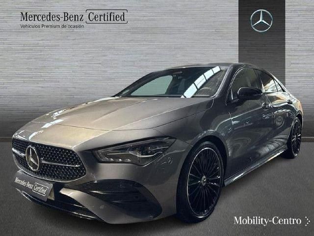 Gris montaña Usado 2025 Mercedes CLA220 AMG line Berlina | 39.500 € (Super precio) - Imagen 1/4